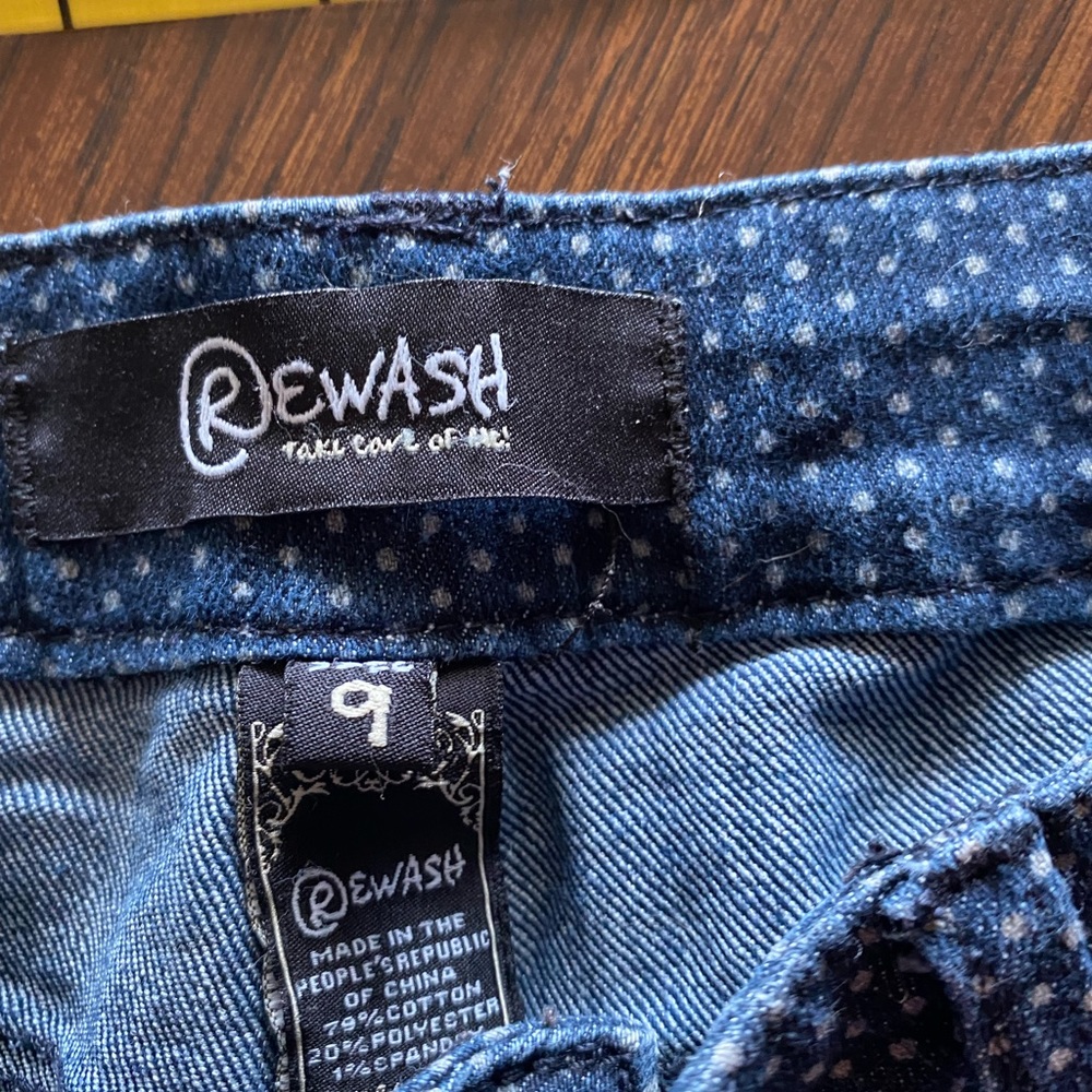 Size 9 cropped skinny jeans by Rewash